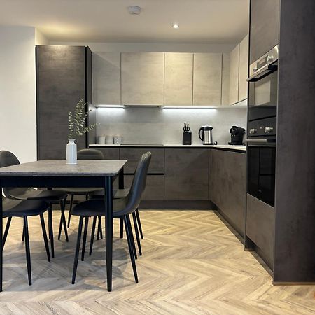 Manchester Apt, Free Parking, Business, Couples & Families المظهر الخارجي الصورة