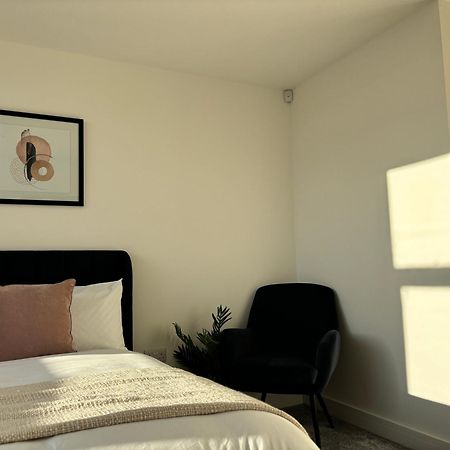 Manchester Apt, Free Parking, Business, Couples & Families المظهر الخارجي الصورة