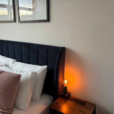 Manchester Apt, Free Parking, Business, Couples & Families المظهر الخارجي الصورة