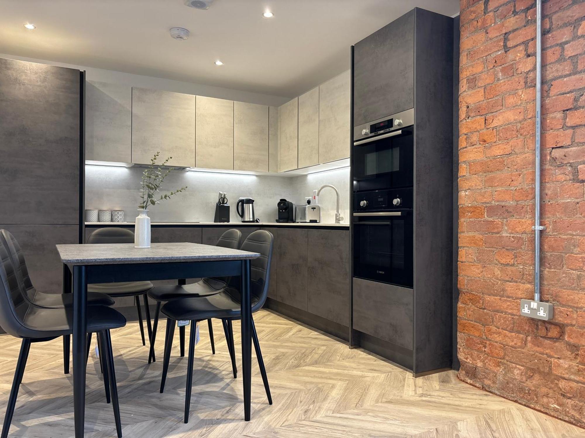Manchester Apt, Free Parking, Business, Couples & Families المظهر الخارجي الصورة