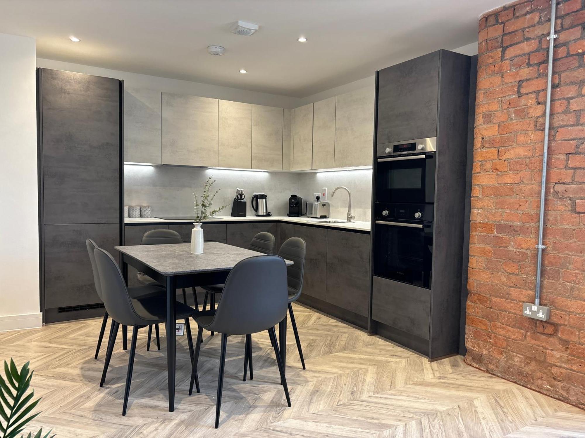 Manchester Apt, Free Parking, Business, Couples & Families المظهر الخارجي الصورة