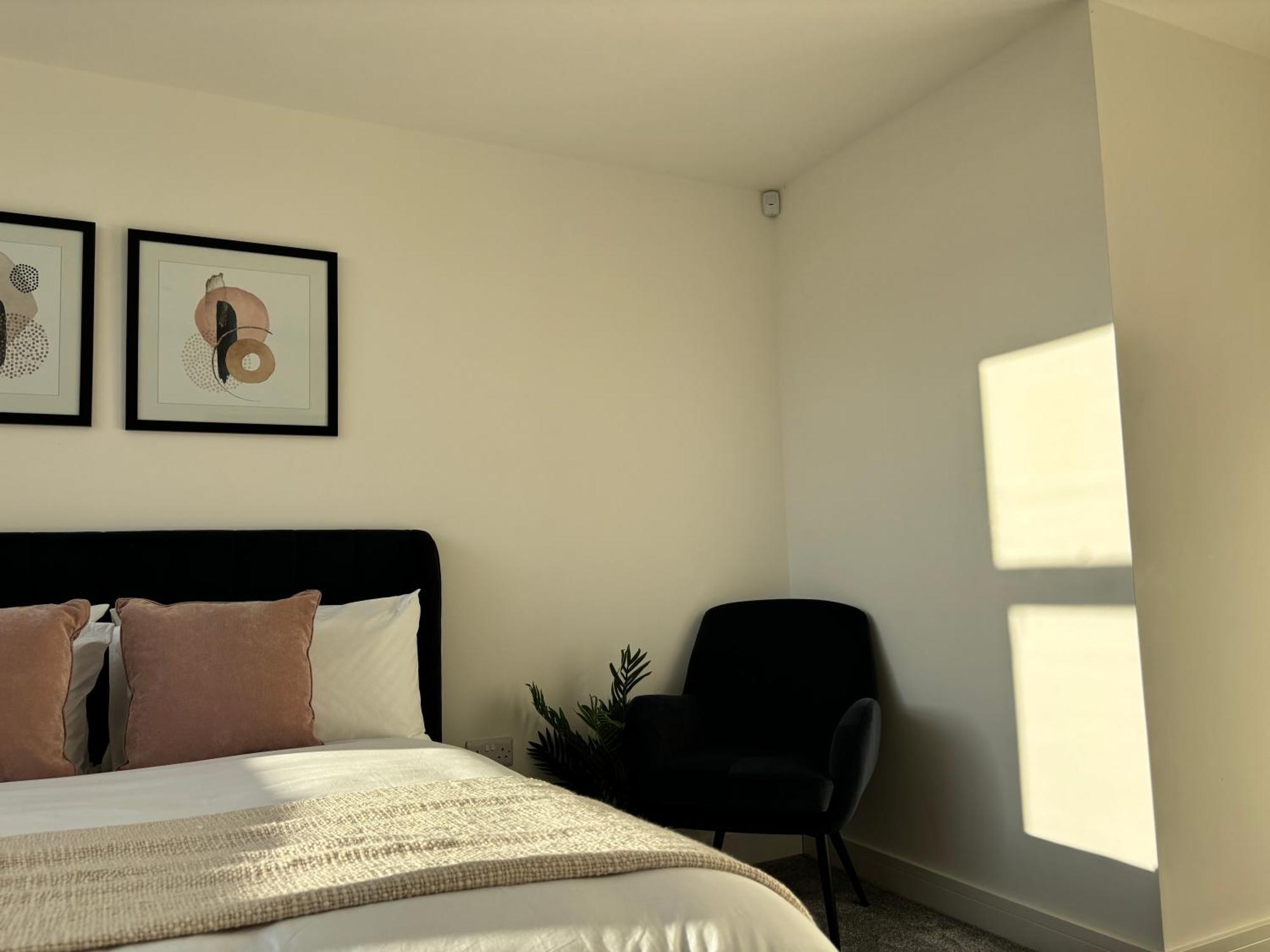 Manchester Apt, Free Parking, Business, Couples & Families المظهر الخارجي الصورة