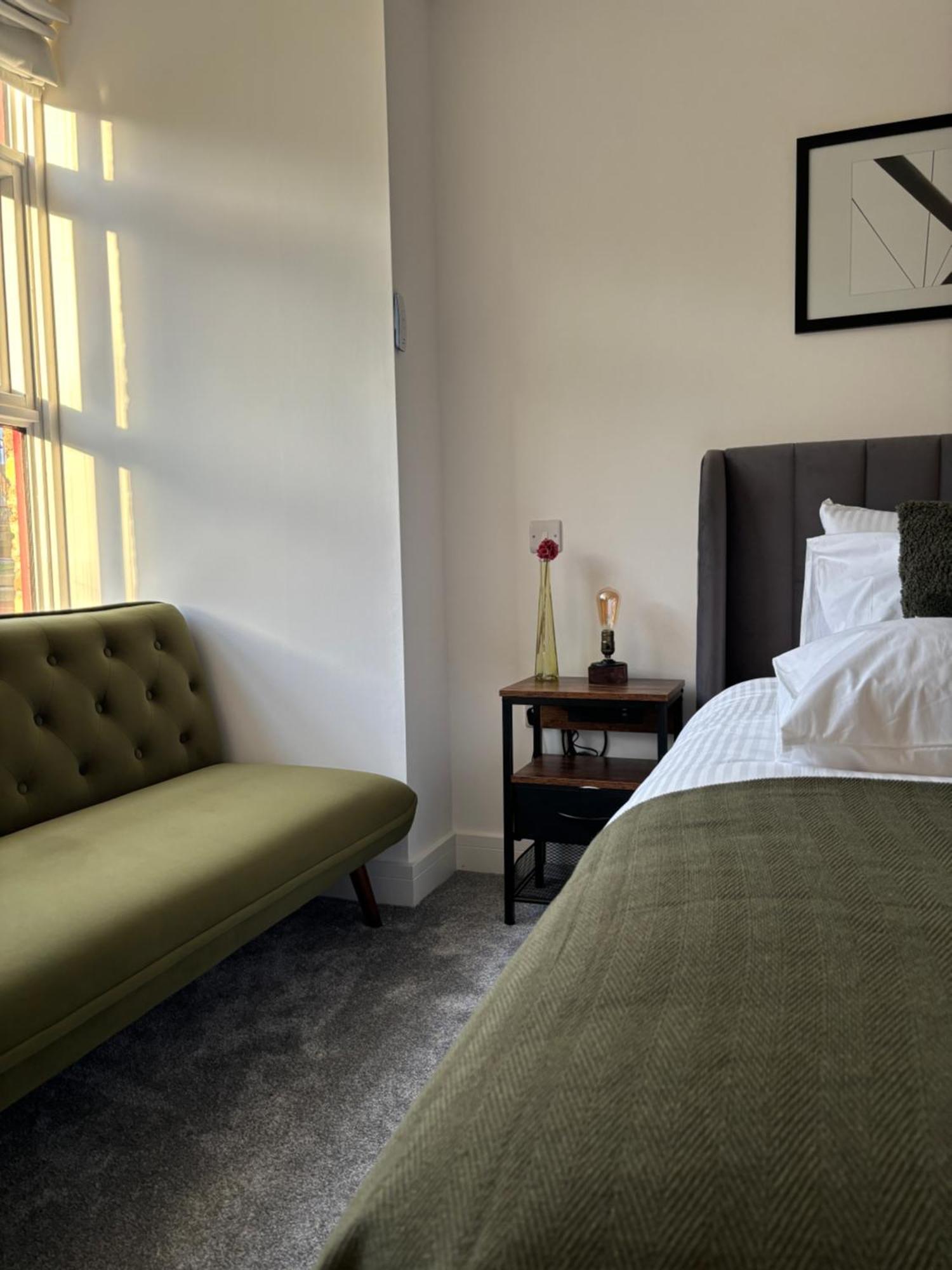 Manchester Apt, Free Parking, Business, Couples & Families المظهر الخارجي الصورة